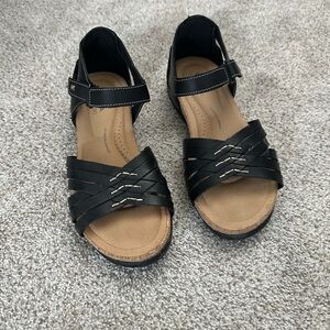 Clark ultimate comfort sandals size 8